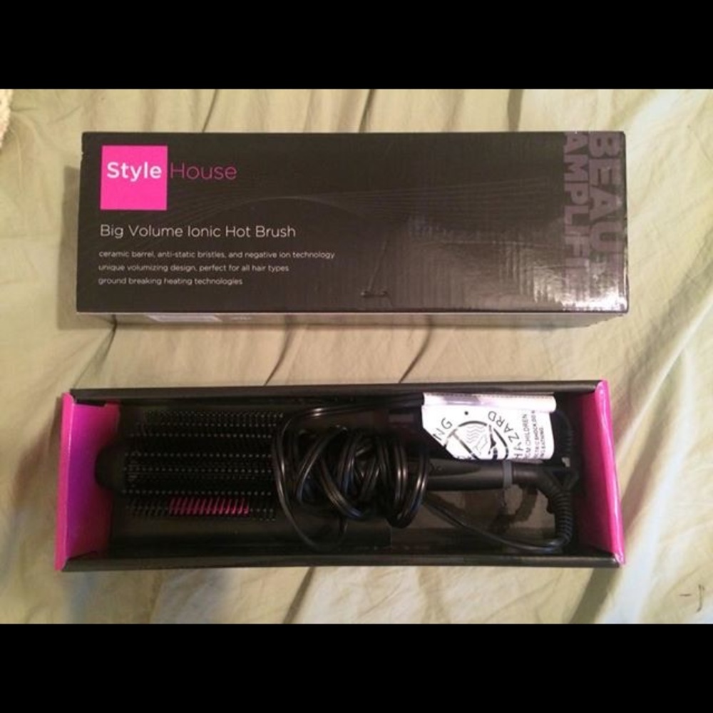 ⭐️ 5 for $25 🆕 Style House Hotbrush